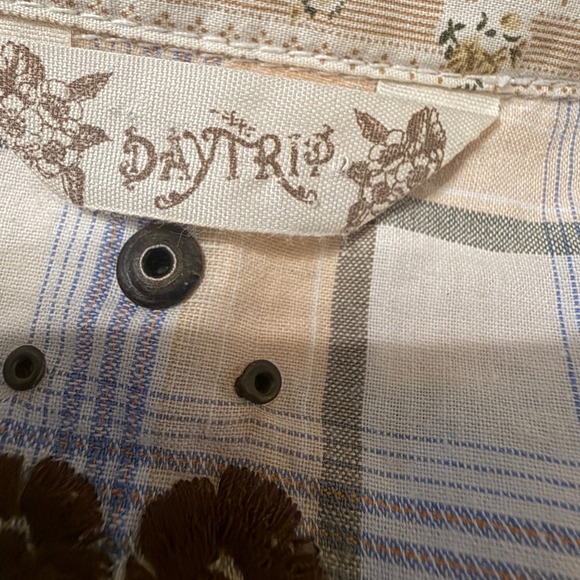 DAY TRIP Western Distressed Plaid Embroidered Snap Shirt MED Cowgirl Rodeo Boho - Picture 14 of 16
